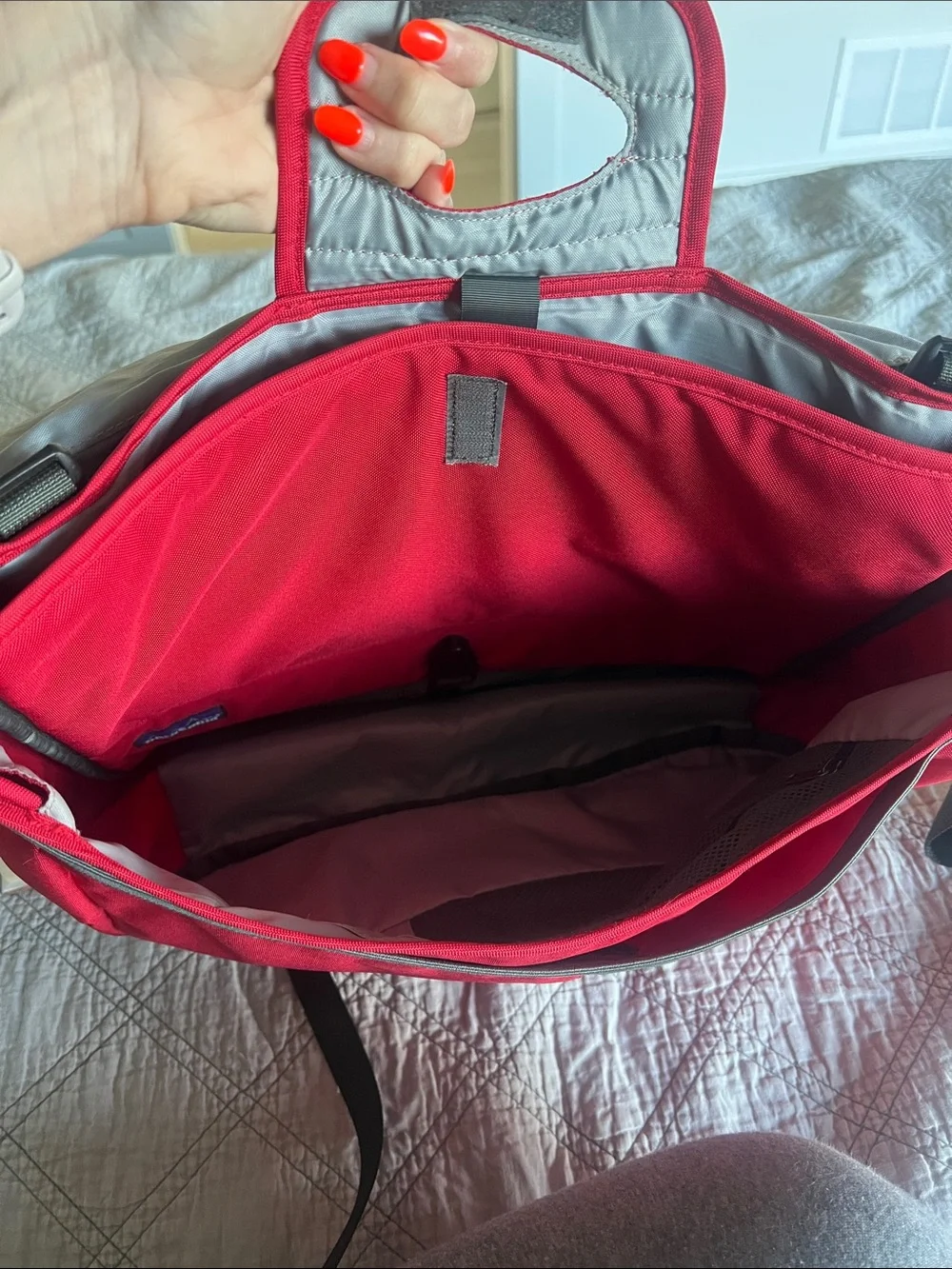 Patagonia Half Mass Messenger Bag Red - Picture 5 of 9